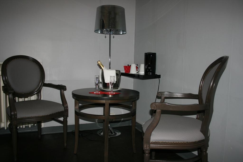 Hostellerie De La Quenoeuille Маркиз Стая снимка
