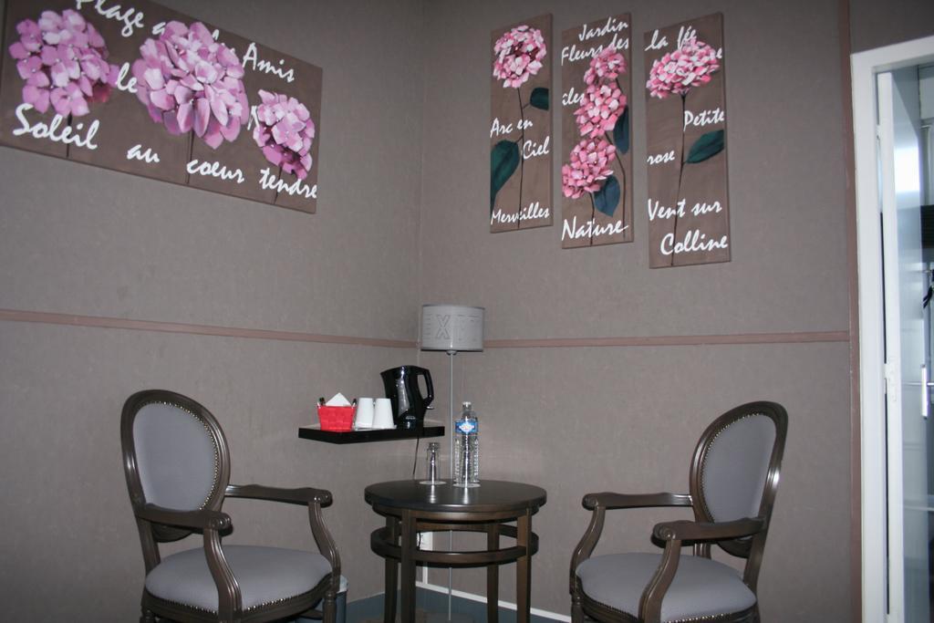 Hostellerie De La Quenoeuille Маркиз Стая снимка