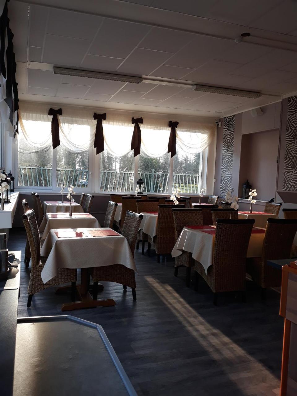 Hostellerie De La Quenoeuille Маркиз Екстериор снимка